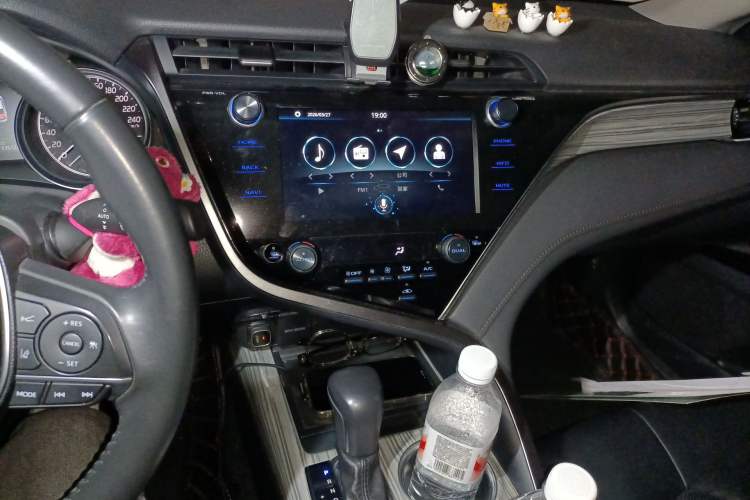 Used Toyota Camry 2019 Dual-Engine 2.5 HG Luxury Edition China V Standard Audio And AC Panel