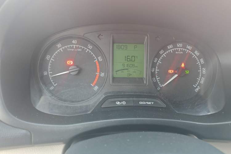 Used Skoda Fabia 2014 1.4L Automatic Crystal Edition
