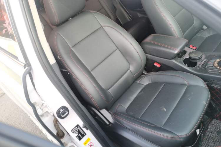 Used Changan CS75 2017 Shangkui Edition 1.5T Manual Fengxiang Model
