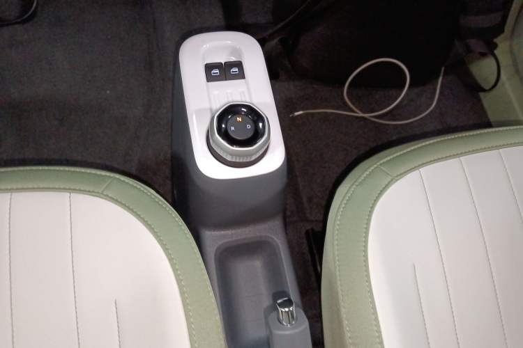 Used Geely Galaxy Panda 2025 210km Panda Rider Gear Lever