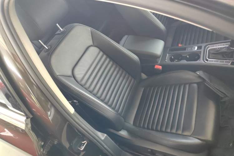 Used Volkswagen Magotan 2017 330TSI DSG Leading Model Right Front Seat