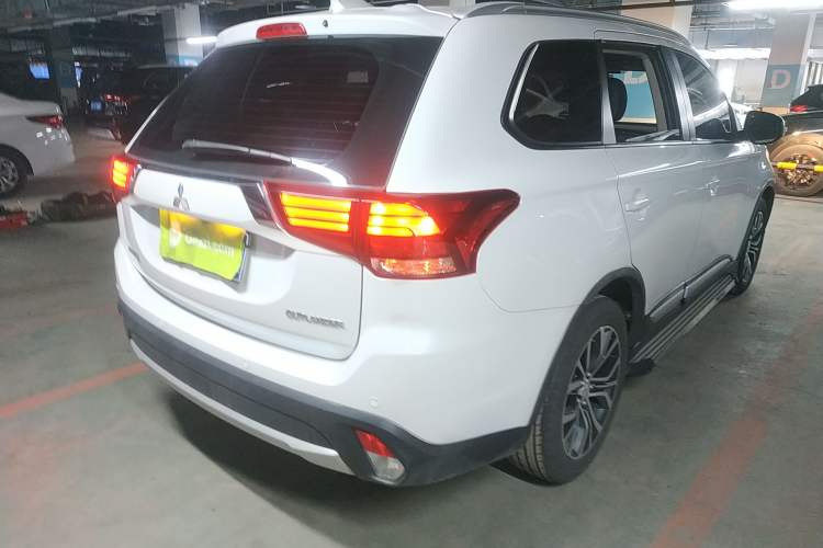 Used Mitsubishi Outlander 2018 2.0L Two-Wheel Drive Glory Edition 5 Seats
