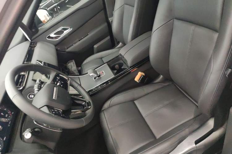 Used Land Rover Range Velar 2024 Dynamic SE Left Front Seat