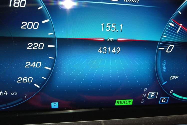 Used Mercedes-Benz E-Class New Energy 2022 E 350 e L Plug-in Hybrid Sports Sedan Odometer Close Up