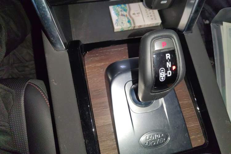 Used Land Rover Discovery Sport New Energy 2021 P300e Performance Tech Edition Gear Lever