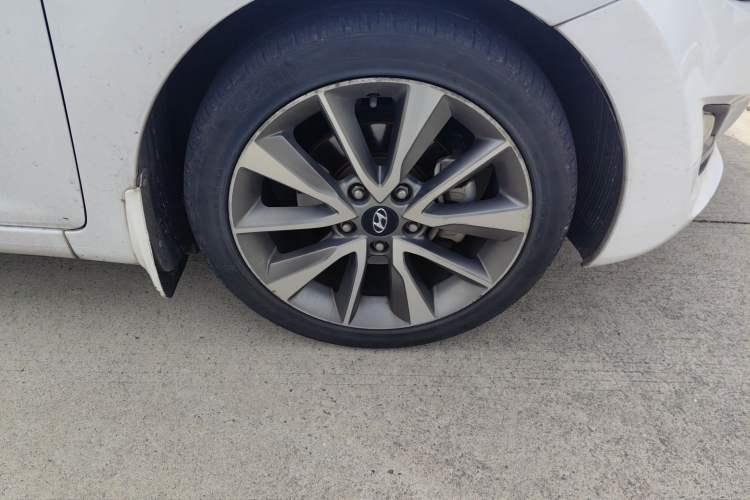 Used Hyundai Elantra (5th Generation / Langdong) 2015 1.6L Automatic Leading Model Right Front Wheel Hub