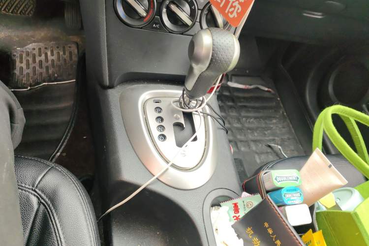 Used Nissan Qashqai 2012 2.0 XL Fire CVT 2WD Gear Lever