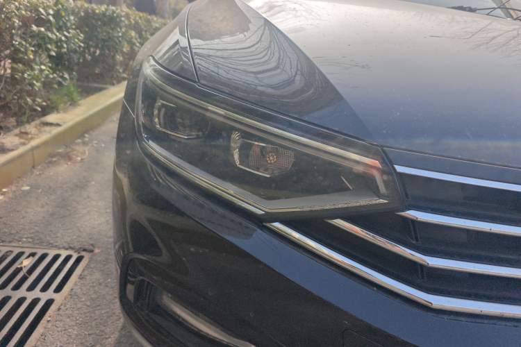 Used Volkswagen Magotan 2020 330TSI DSG Leading Model Right Front Headlight