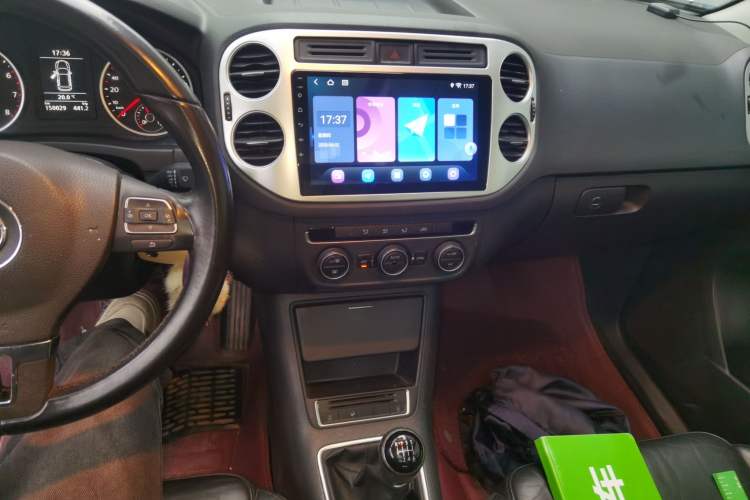 Used Volkswagen Tiguan 2015 1.8TSI Manual Two-Wheel-Drive Limited Edition Audio And AC Panel