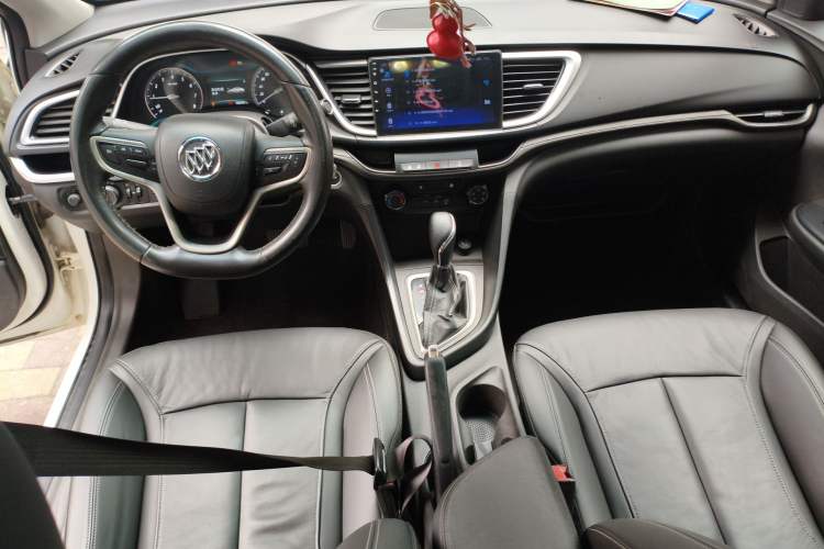 Used Buick GT 2018 18T Automatic Elite Model Center Console