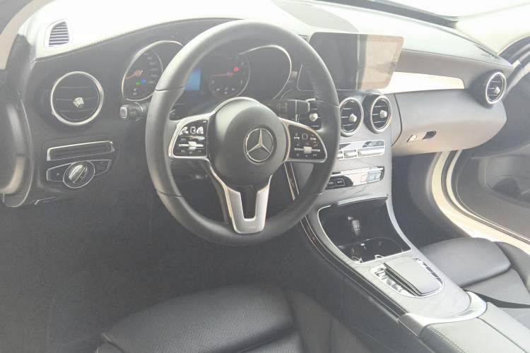 Used Mercedes-Benz C-Class 2019 C 180 L Fashion Edition Sport Version Center Console