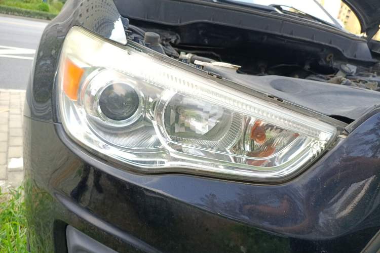 Used Mitsubishi ASX 2013 2.0L Manual Two-Wheel Drive Comfort Edition Right Front Headlight