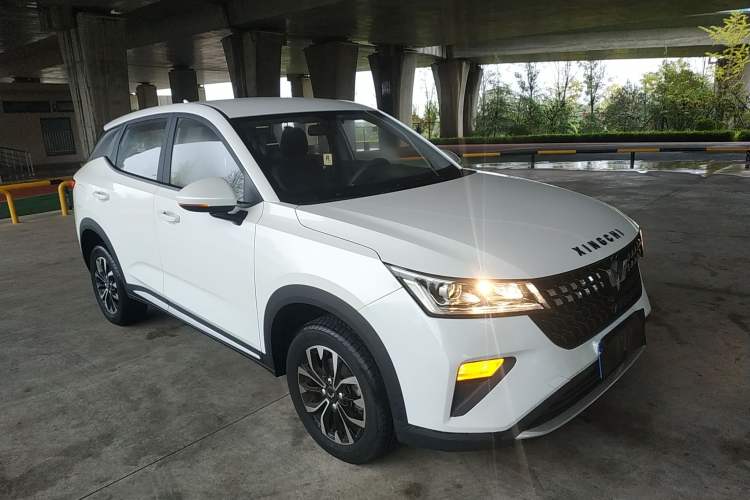 Used Wuling Alvez 2022 1.5L Manual Free-Style Model
