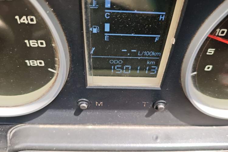 Used Iveco Daily 2020 2.5T A35 Passenger Van Single-Tire Mid-Roof Design 5-9 Seats China V Emission Standard Odometer Close Up