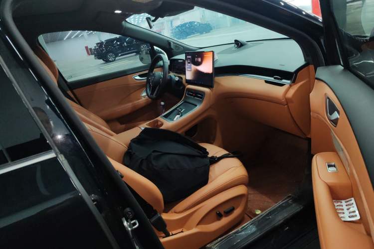 Used Hima H5 2025 Model Range-Extending Pro Right Front Seat