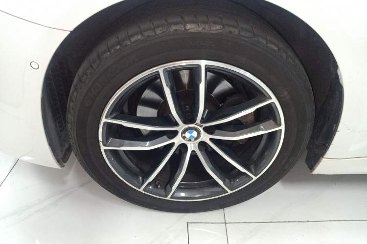 Used BMW 5 Series 2022 525i M Sport Package Left Front Wheel Hub