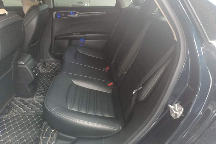 Used Ford Mondeo New Energy 2018 2.0 PHEV Smart-Controlled Fashion Edition China VI Standard Left Rear Seat