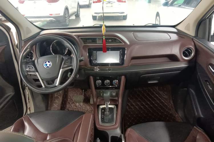 Used Venucia M50V 2017 1.6L XL CVT Luxury Edition