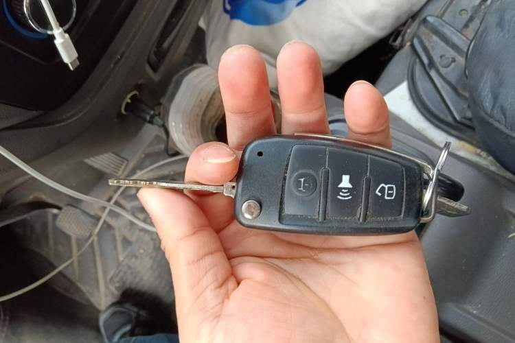 Used Dongfeng Yufeng EM26 2023 High-End Model 41.86 kWh CATL Vehicle Key