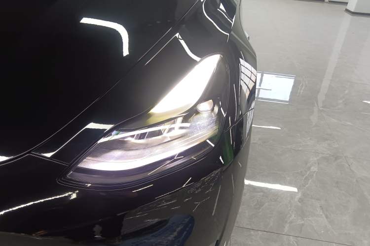 Used Tesla Model Y 2022 Long-Range All-Wheel-Drive Version