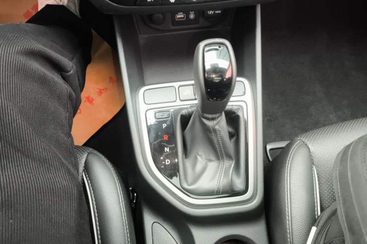 Used Hyundai ix25 2015 1.6L Automatic Two-Wheel-Drive Deluxe DLX Model