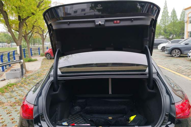Used Mercedes-Benz EQE 2022 350 Luxury Edition Trunk