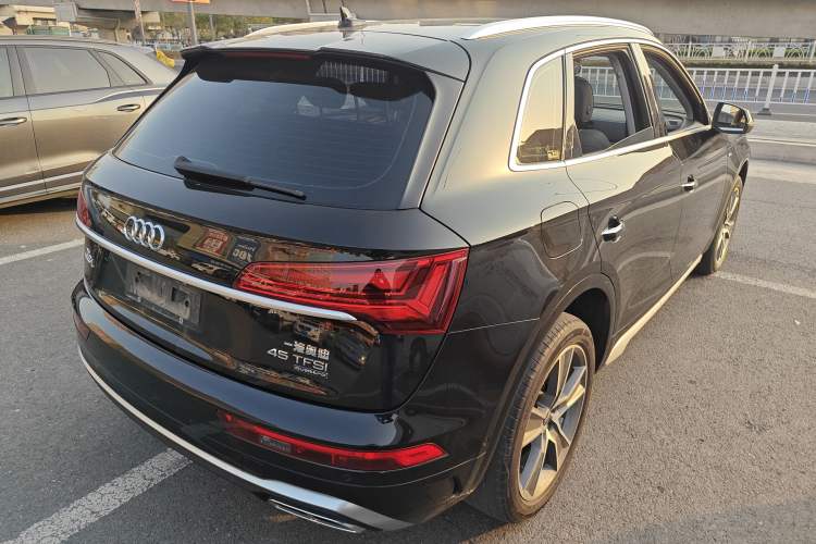 Used Audi Q5L 2022 45T Luxury Dynamic Model Rear Right 45 Deg