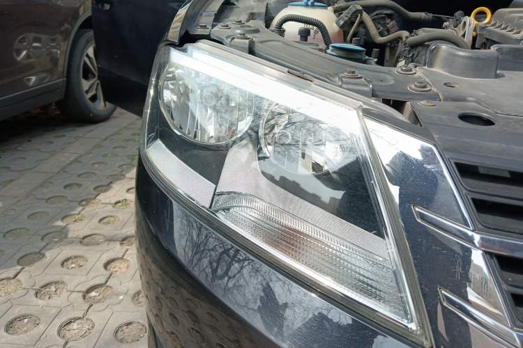 Used Volkswagen Lavida 2013 1.6L Manual Fashion Edition Right Front Headlight