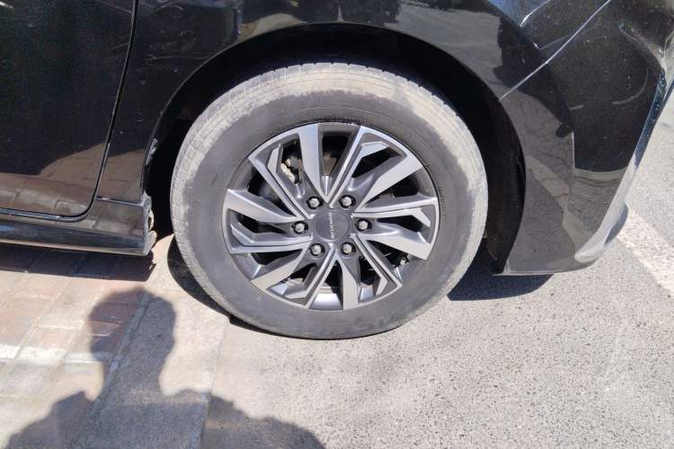 Used SAIC MAXUS G20 2021 Facelifted PLUS 2.0T Gasoline Automatic Luxury Edition Right Front Wheel Hub