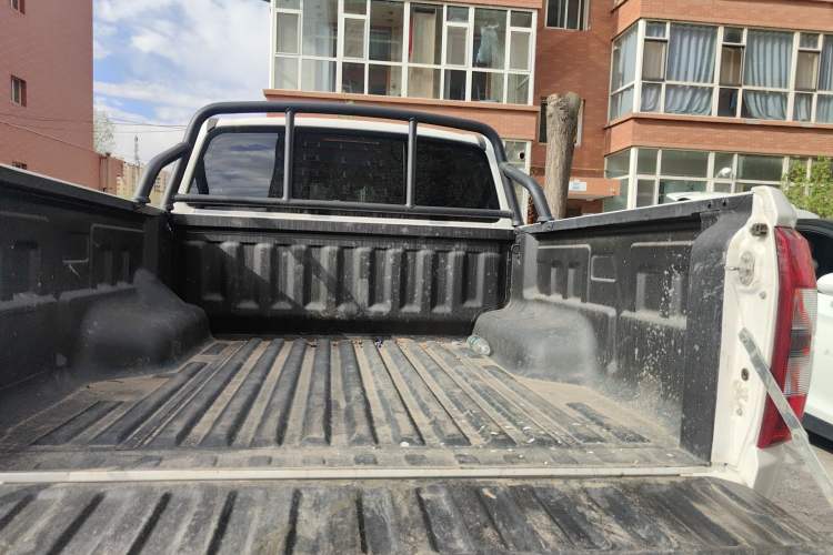 Used JMC Yuhu 2025 Short Wheelbase Double Cab Diesel Automatic Transmission Four-Wheel Drive Trunk