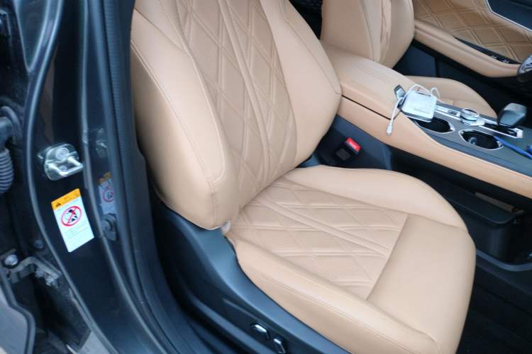 Used Changan UNI-K 2023 2.0T Two-Wheel Drive Enjoyment Version
