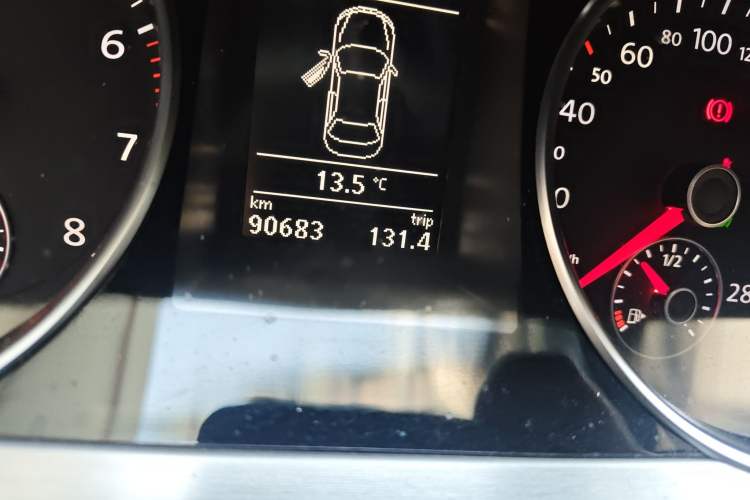 Used Volkswagen FAW-Volkswagen CC 2011 2.0 TSI Prestige Edition Odometer Close Up