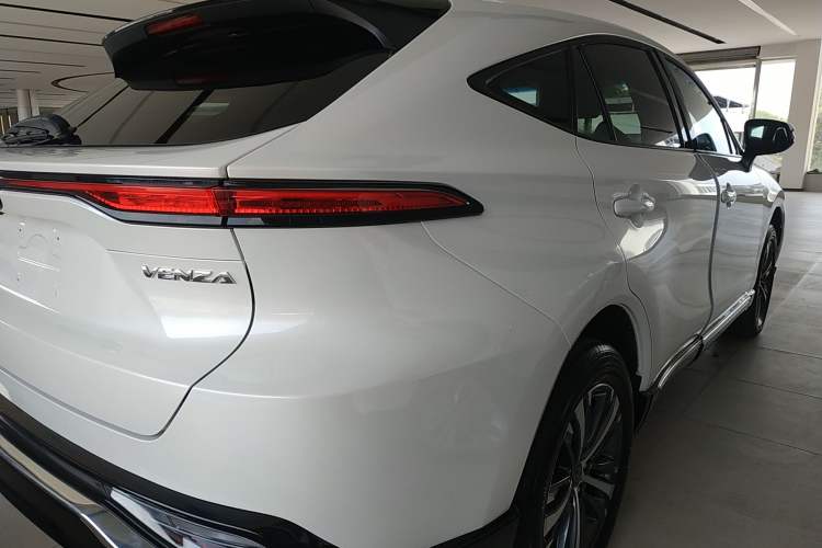 Used Toyota Venza 2023 2.0L CVT Two-Wheel Drive Luxury Edition
