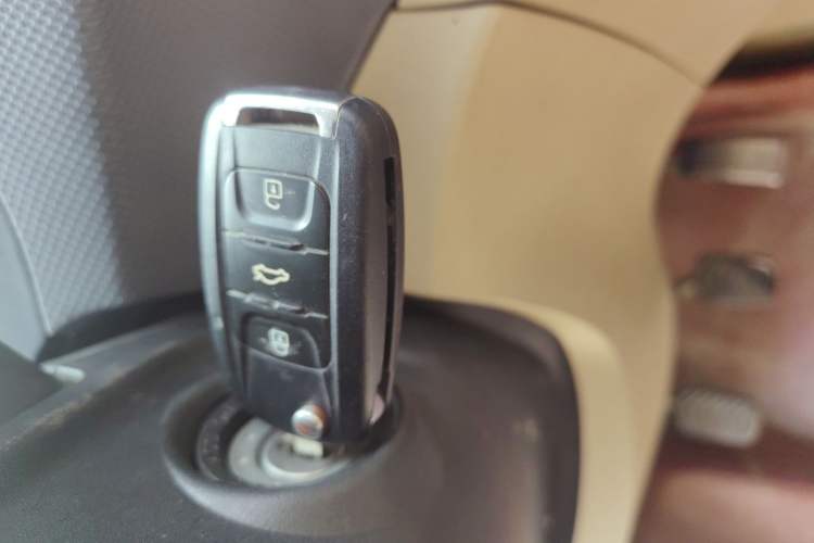 Used Wuling Hongguang 2014 1.2L S Comfort Model China IV