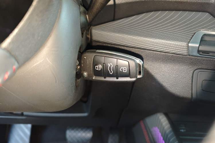 Used Audi Q2L 2022 35 TFSI Progressive Dynamic Edition Vehicle Key