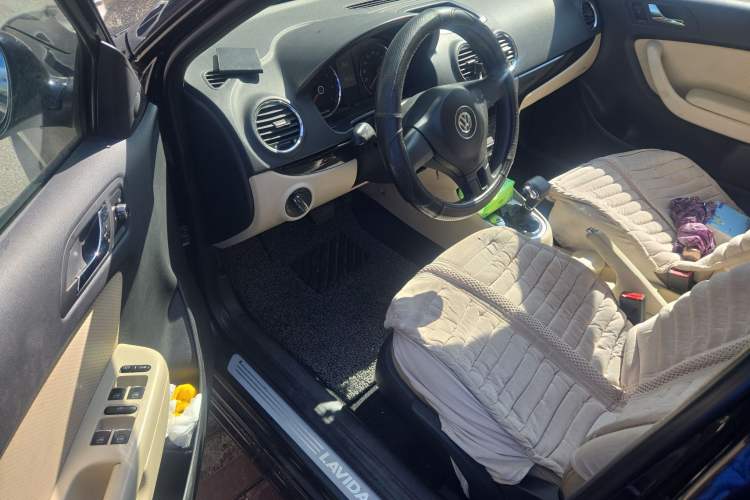 Used Volkswagen Lavida 2011 1.6L Automatic PinYou Edition Driver Seat