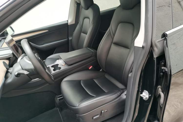 Used Tesla Model Y 2022 Long-Range All-Wheel-Drive Version
