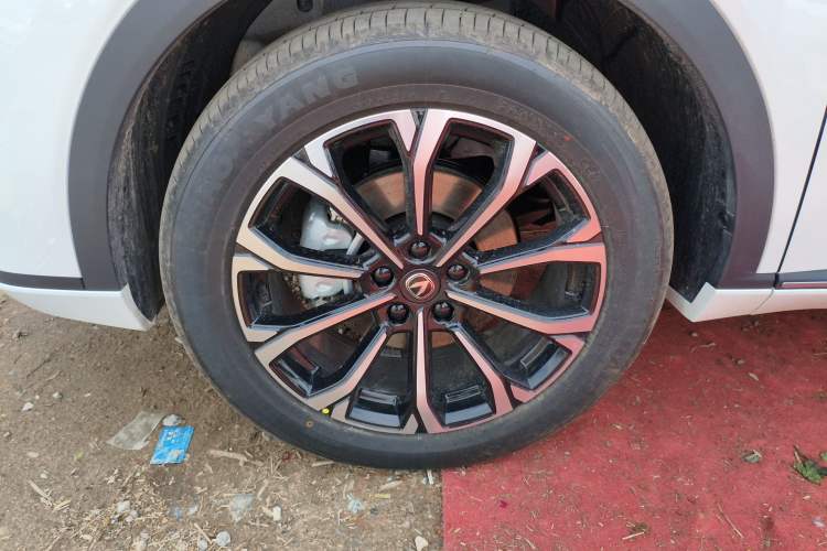 Used CHANGAN CS55PLUS PHEV 2025 Smart New Blue Whale 125km Battleship Edition Left Front Wheel Hub