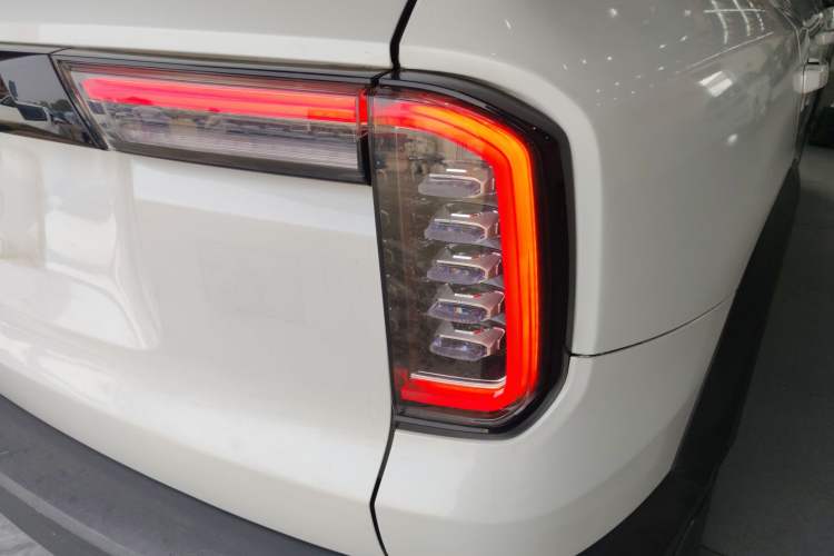 Used Haval DARGO 2021 1.5T DCT Two-Wheel Drive Labrador Edition Right Rear Taillight