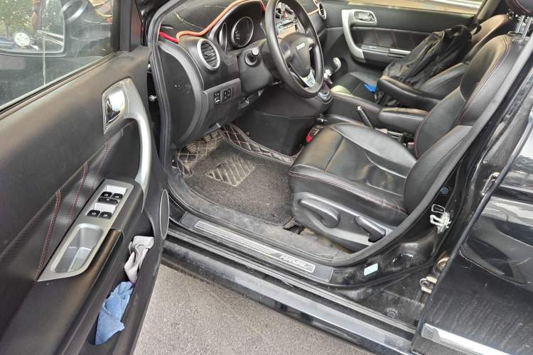 Used Haval H6 2016 Upgraded Model 1.5T Manual Two-Wheel Drive Value Edition Driver Seat