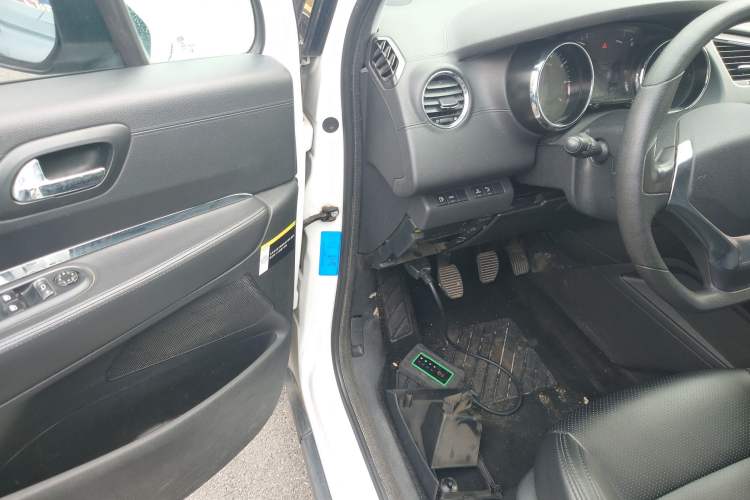 Used Peugeot 3008 2015 2.0L Manual Classic Edition Driver Seat