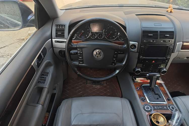 Used Volkswagen Touareg 2007 3.6L Luxury Model Steering Wheel