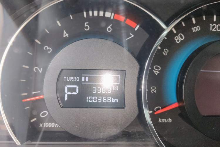 Used BAIC Senova D70 2013 2.0T Elite Edition Odometer Close Up