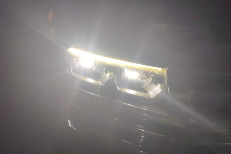 Used Volkswagen Teramont 2017 330TSI Two-Wheel-Drive Luxury Edition Right Front Headlight