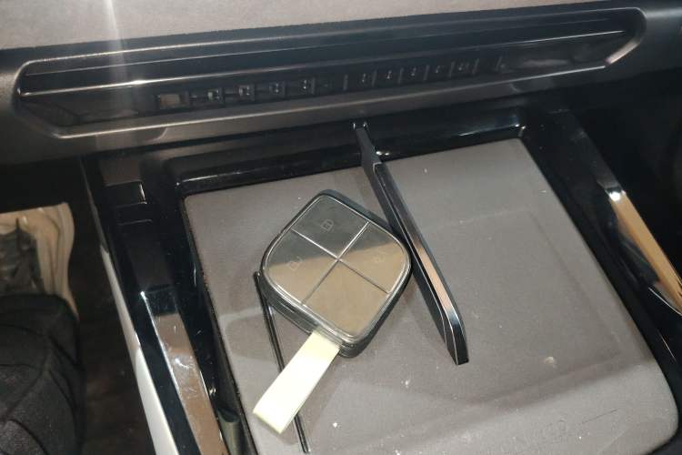 Used Lynk & Co 08 EM-P 2023 245km Ultra-Long Range Halo