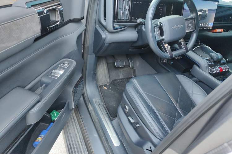 Used Formula Leopard Leopard 5 2023 Navigator Edition
