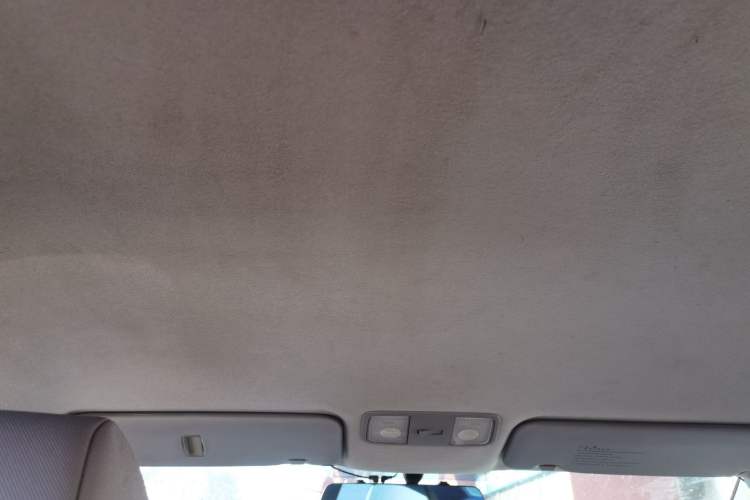 Used Hyundai Verna (older generation) 2010 Sedan 1.4L Manual Comfort GS Headliner