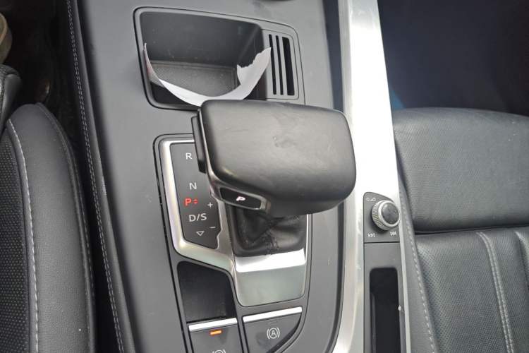 Used Audi A4L 2020 40 TFSI Luxury Dynamic Model Gear Lever