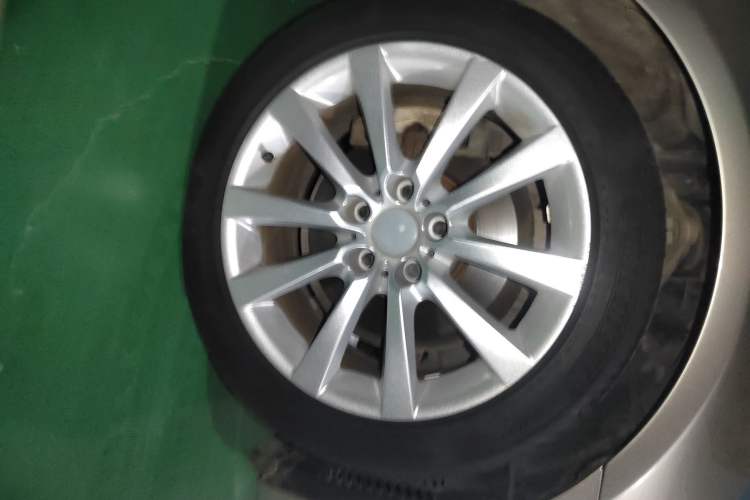 Used BMW 5 Series 2013 530Li Leading Model
