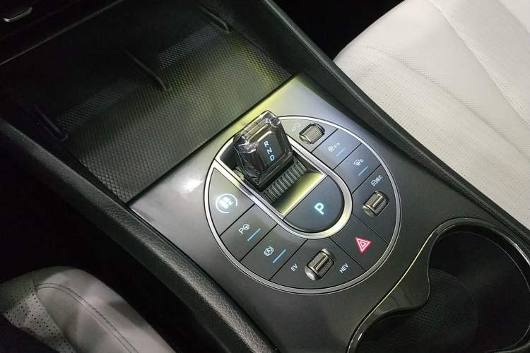 Used BYD Seal 05 DM-i 2025 DM-i Intelligent Drive 120KM Flagship Model Gear Lever